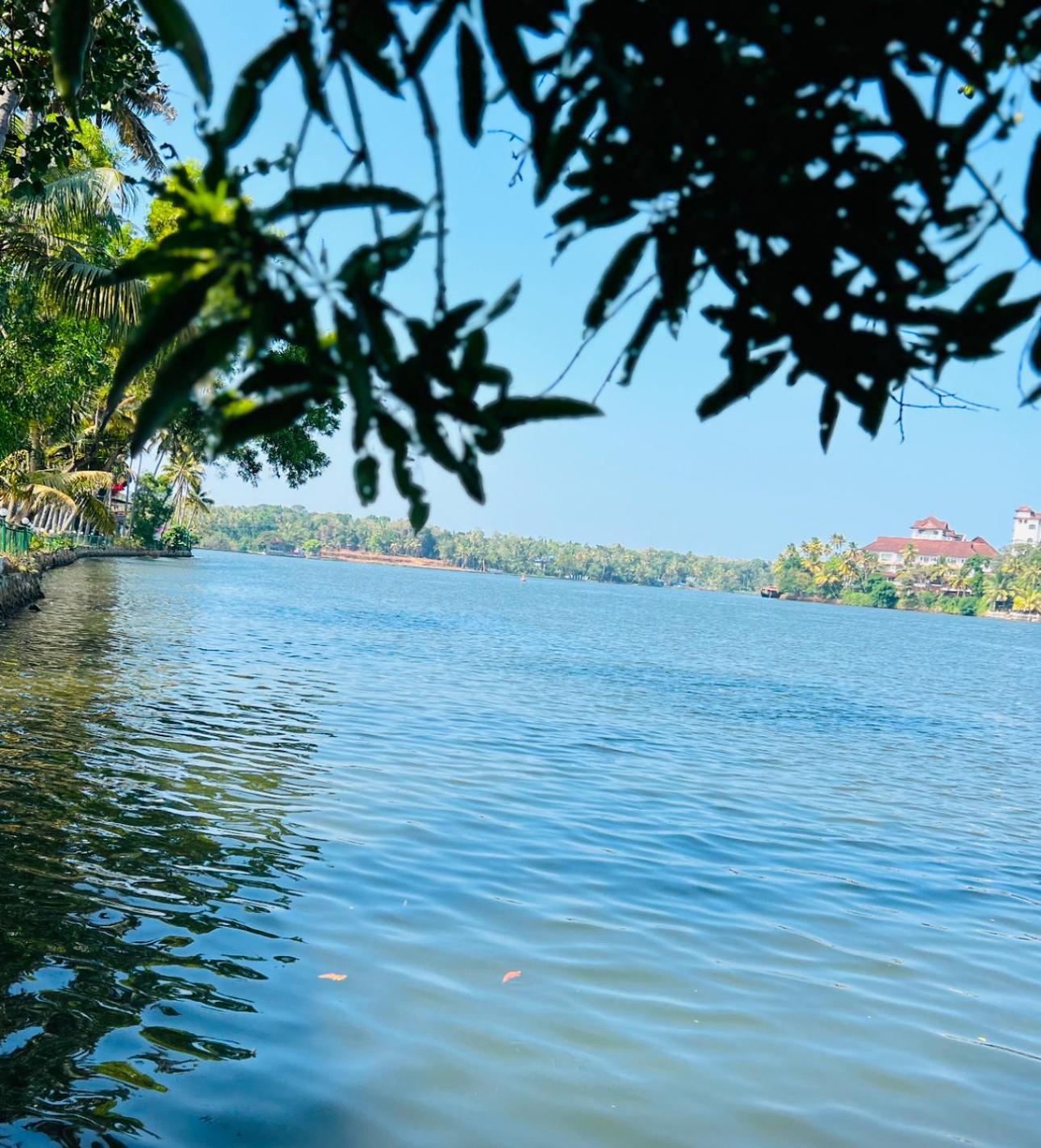 Jaladarshini Lakeside Gardens Bed & Breakfast Kollam Exterior photo